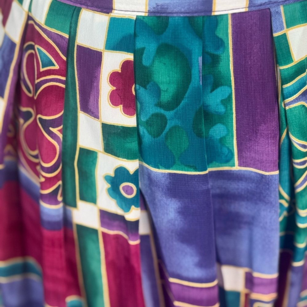 Colorful Geometric Patterned Shorts - Picture 3 of 3